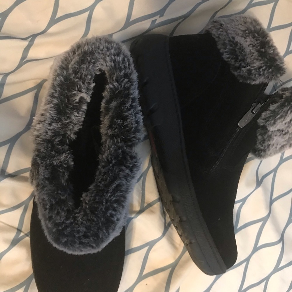 Boots - Picture 2 of 6